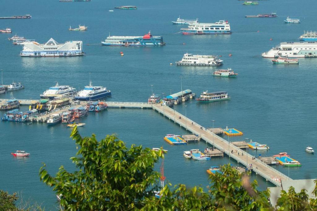 Sleep With Me Pattaya Hotel Exterior photo