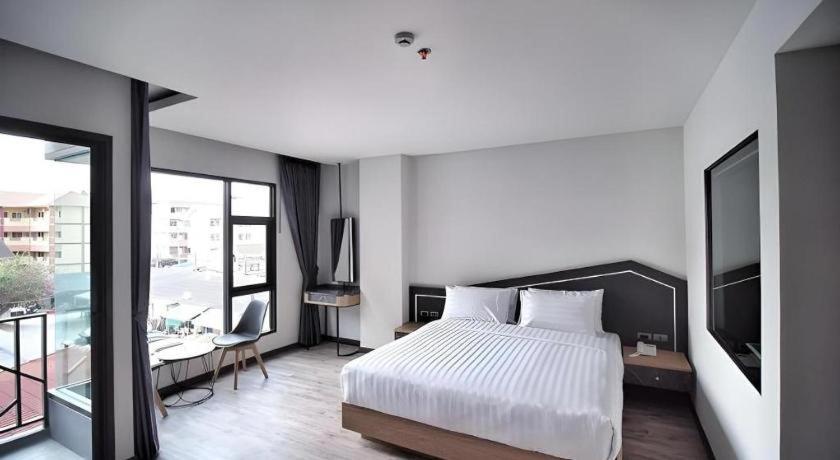 Sleep With Me Pattaya Hotel Exterior photo